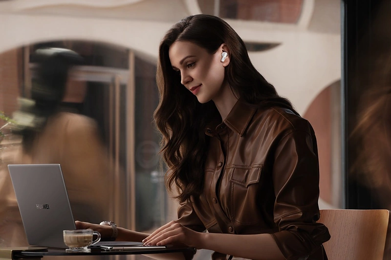 „Huawei FreeBuds Pro 2“: belaidės ausinės, kurios leidžia pasijusti tarsi koncerte ar girioje