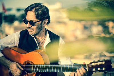 „Midsummer Vilnius“ svečias gitaristas Al Di Meola: apie gastroles su žmona ir dukra bei svajones