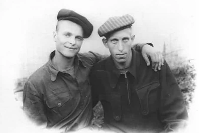Aloyzas Sakalas su lagerio draugu Vaclovu Paksu / Asmeninio archyvo nuotr.