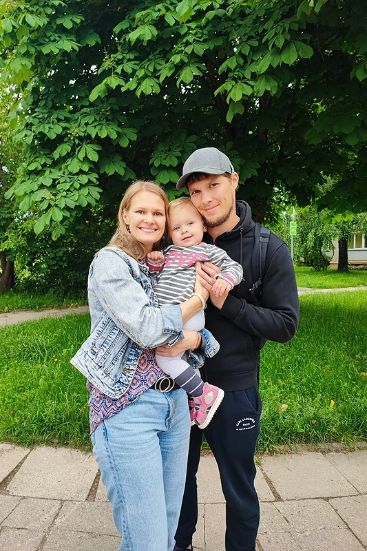 Aleksandra Metalnikova su broliu Aleksejumi ir jo dukrele / Asmeninio albumo nuotr.