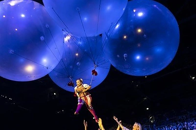 Indrė Kavaliauskaitė su vaikais lankėsi „Cirque du Soleil“ cirke Dubline / Gedmanto Kropio / BNS nuotr.