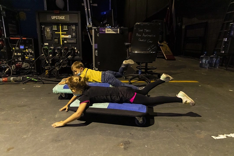 Indrė Kavaliauskaitė su vaikais lankėsi „Cirque du Soleil“ cirke Dubline / Gedmanto Kropio / BNS nuotr.