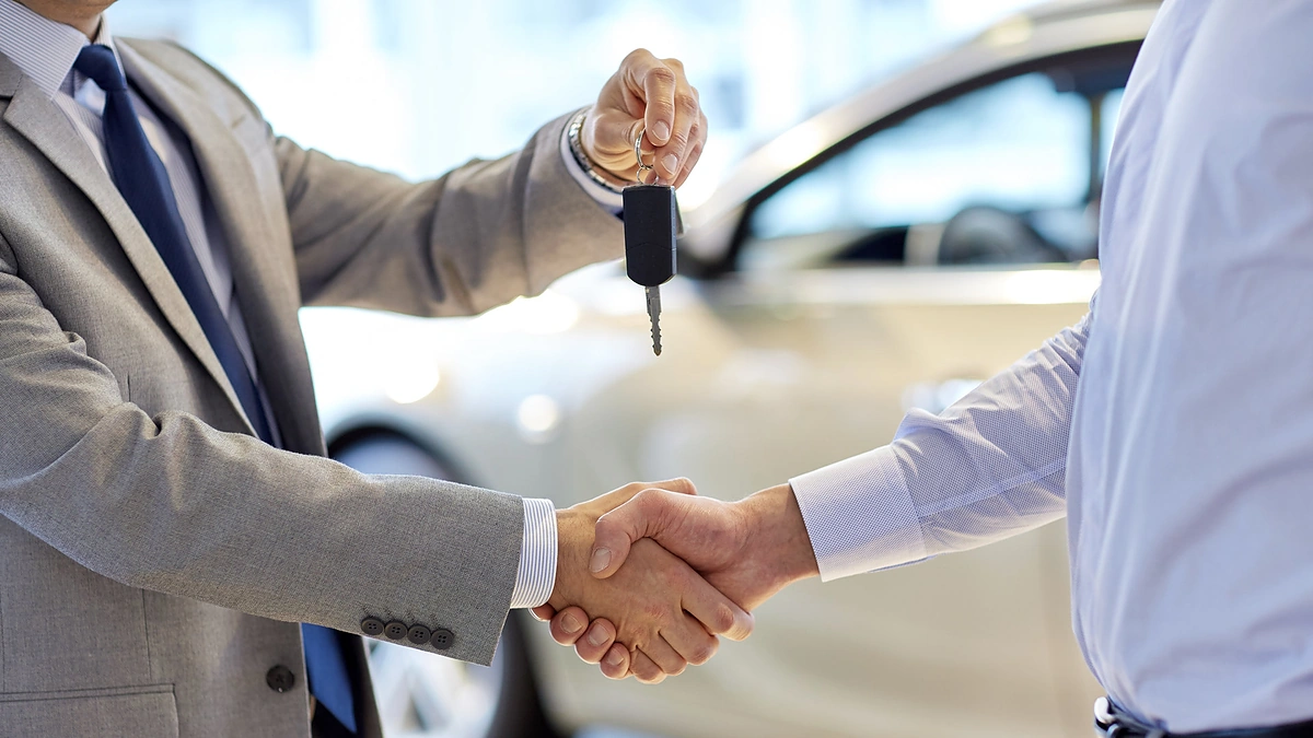 Perduodami automobilio raktai / 123RF.com nuotr.