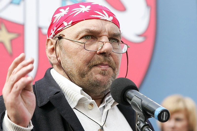 Po sunkios ligos mirė rašytojas Liudvikas Jakimavičius