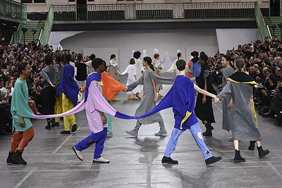 Japonų dizainerio Issey Miyake kurta kolekcija / AFP/„Scanpix“ nuotr.