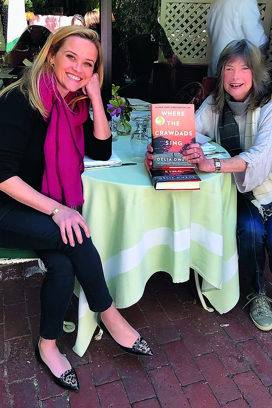 Delia Owen ir Reese Whiterspoon / Asmeninio albumo nuotr.