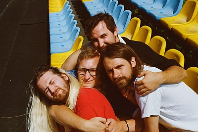 Grupė „jautì“ pristato „griežčiausią“ kūrinį iki šiol: „Metas vengti tuščių plepalų“