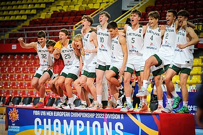 Lietuvos U-16 vaikinų krepšinio rinktinė – Europos čempionė / FIBA nuotr.
