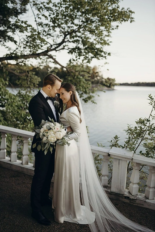 Sanna Marin su vyru Markusu Räikkönenu / „Scanpix“/AP nuotr.