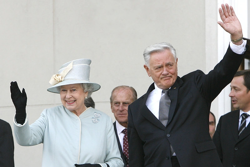 Elizabeth II ir Valdas Adamkus / „Scanpix“ nuotr.
