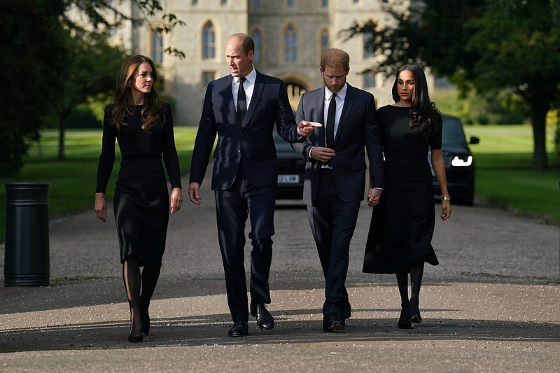 Princas Harry su Meghan Markle ir Velso princas Williamas su Velso princese Catherine apsilankė Vindzore / „Reuters“/„Scanpix“ nuotr.