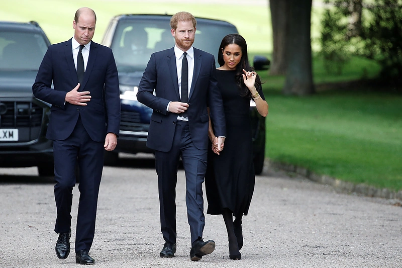 Sasekso hercogai princas Harry su Meghan Markle ir Velso princas Williamas su Velso princese Catherine apsilankė Vindzore / „Reuters“/„Scanpix“ nuotr.