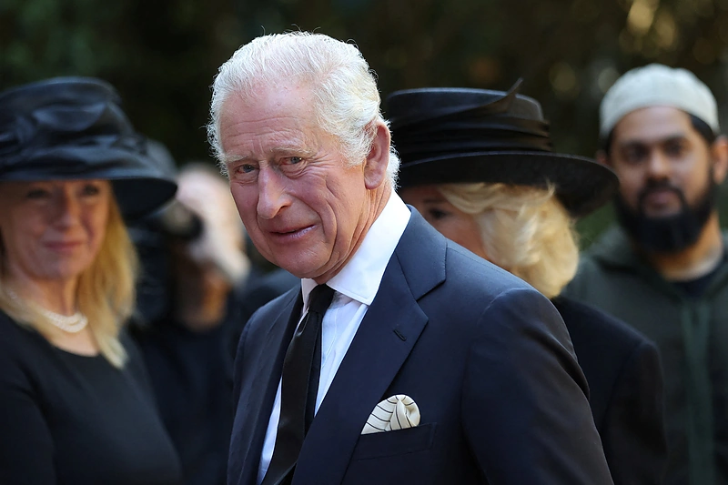 Karalius Charlesas III ir karalienė konsortė Camilla lankėsi Velse / „Scanpix“ nuotr.