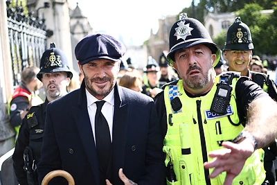 Atsisveikinti su karaliene atvyko ir Davidas Beckhamas: laukė eilėje 12 valandų