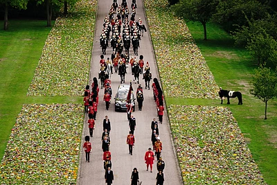 Elizabeth II laidotuvėse pagarbą atidavė jos augintiniai / AFP/„Scanpix“ nuotr.