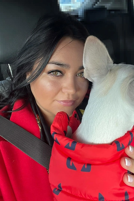 Monica Falcon su augintiniu Elviu / Socialinių tinklų nuotr.