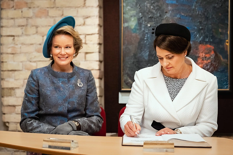Karalienė Matilda ir pirmoji ponia Diana Nausėdienė lankosi Vilniaus Gaono žydų istorijos muziejuje / Eitvydo Kinaičio / Prezidento kanceliarijos nuotr.