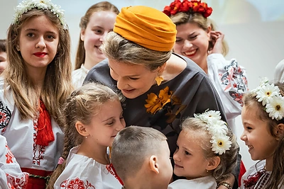 Diana Nausėdienė ir karalienė Mathilde lankosi Ukrainos centre / Eitvydo Kinaičio / Prezidento kanceliarijos nuotr.