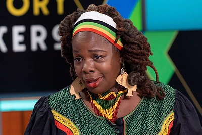 Britų karališkoji šeima skelbia susitaikiusi su labdaros grupės vadove po rasinio ginčo