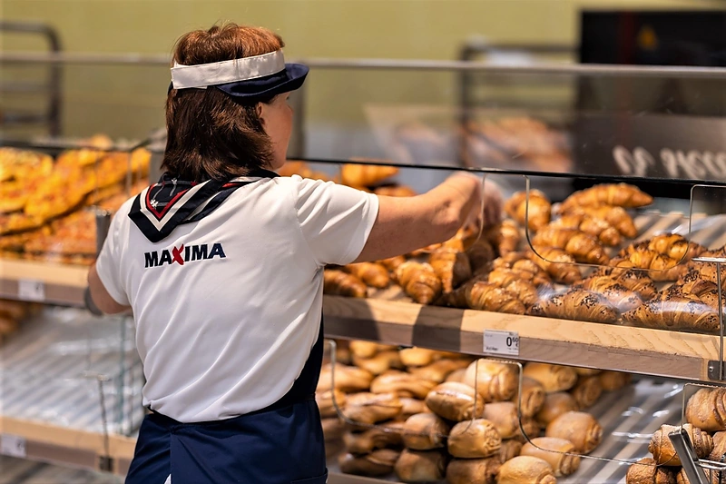 MAXIMA darbuotoja / „Maxima“ nuotr.