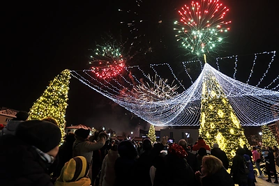 Jonavos Kalėdų eglės įžiebimas / Audriaus Reipos, Vytauto Kalpoko nuotr.