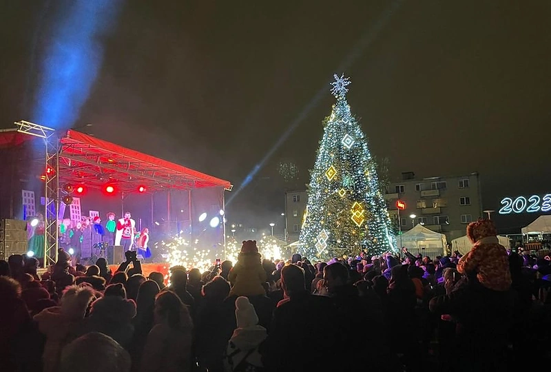 Radviliškio Kalėdų eglė / Radviliškio rajono savivaldybės nuotr.
