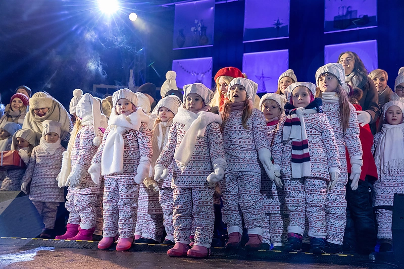 Kalėdų eglės įžiebimas Šiauliuose / Rolando Parafinavičiaus nuotr.