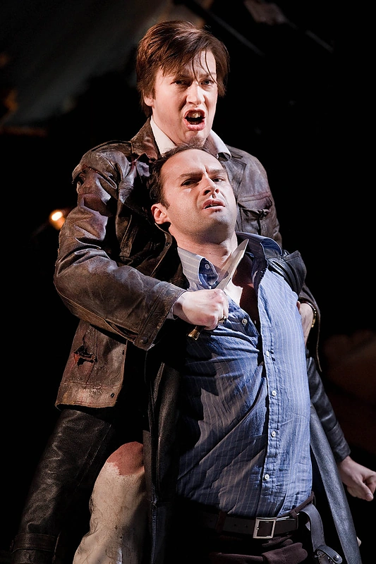 Kadras iš operos „Kapulečiai ir Montekiai“