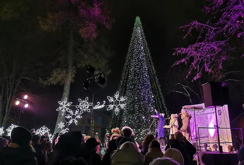 Kazlų Rūdos kalėdinės eglės įžiebimas / Kazlų Rūdos kultūros centro nuotr.