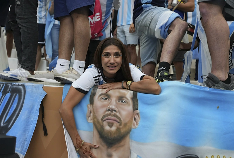 Argentinos ir Prancūzijos sirgaliai prieš finalą Katare / „Scanpix“ nuotr.