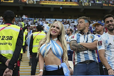 Argentinos ir Prancūzijos sirgaliai prieš finalą Katare / „Scanpix“ nuotr.