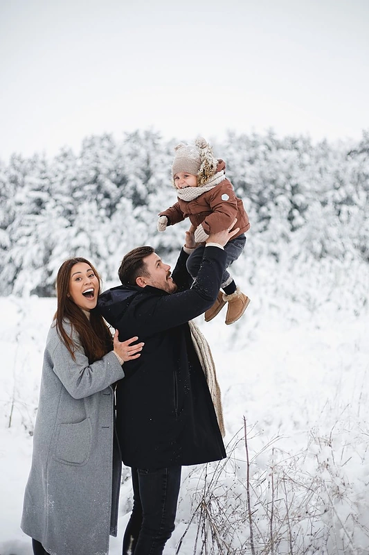 Evelina ir Ovidijus Petrauskai su dukra Estele / Domantės Vasiliauskaitės nuotr.