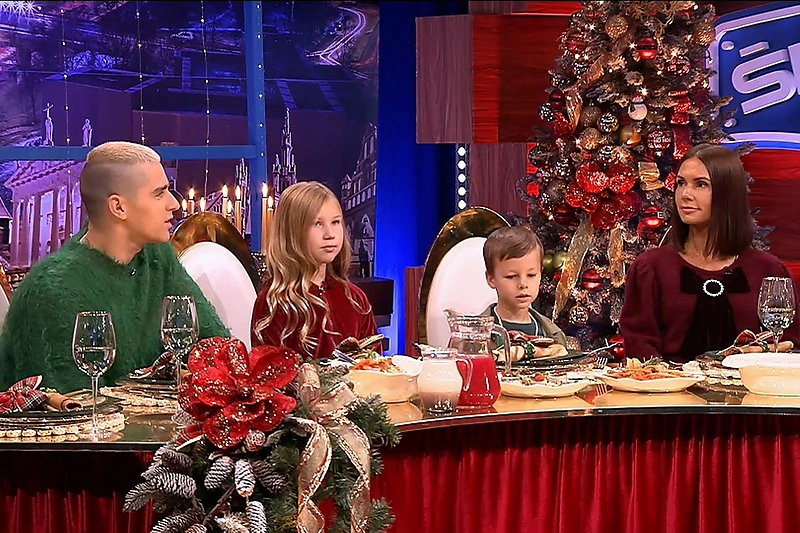 Donatas Montvydas su žmona Veronika, sūnumi Kajumi ir dukra Adele / LNK stopkadras