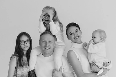 Rima Petrauskytė-Paulauskienė su vyru ir dukromis / Lauros Kazlauskienės nuotr.