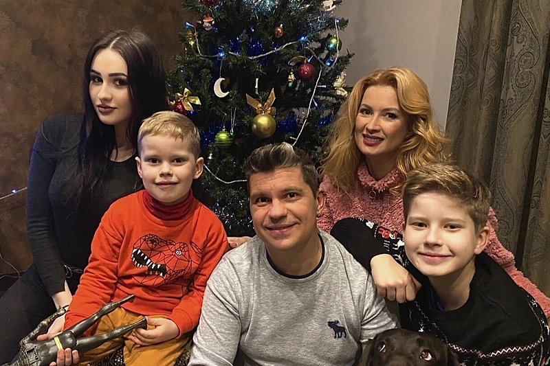 Renata ir Deivis Norvilai su vaikais / Asmeninio albumo nuotr.