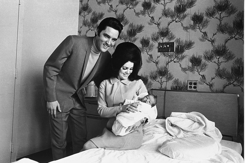 Elvis Presley su žmona Priscilla, jų dukra Lisa Marie Presley / „Scanpix“ nuotr.