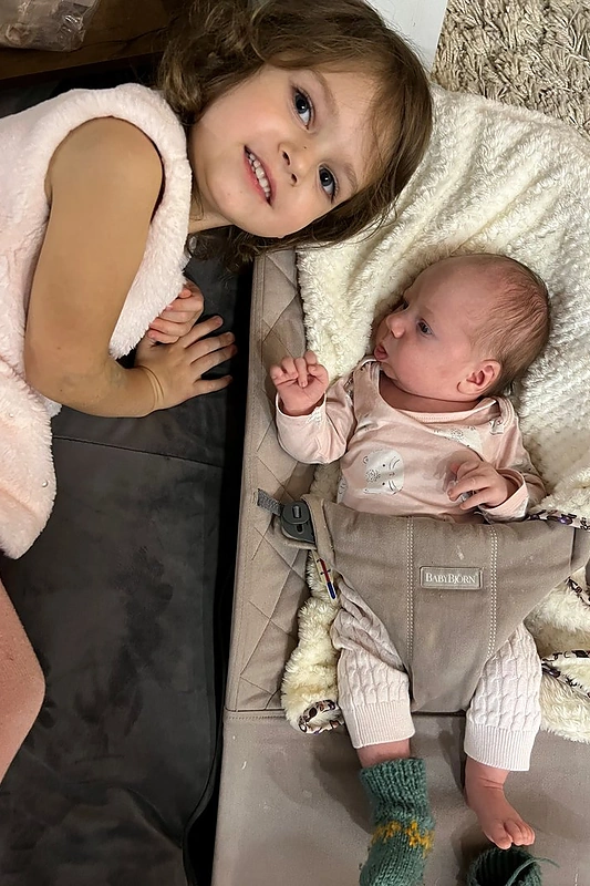 Dinaros Vilčinskytės dukros Henrieta ir Anė / Asmeninio albumo nuotr.