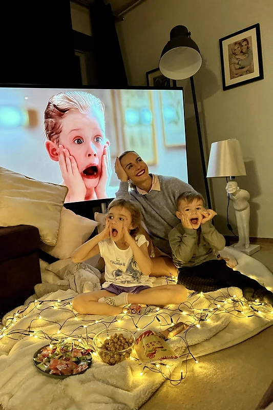 Indrė Kavaliauskaitė su vaikais / Asmeninio albumo nuotr.