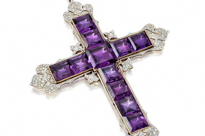 Kim Kardashian nusipirko princesės Dianos pakabuką / Vida Press nuotr.