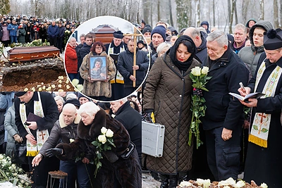 V.Katunskytė palaidota gimtinėje prie mamos: į kapą įdėtas lagaminėlis su jos brangiu reliktu