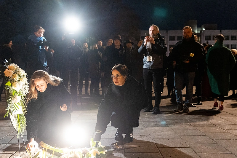 Palaikymo akcijos performansas prie LNOBT “Gedulo mėnuo. Pirma diena” / Pauliaus Peleckio / BNS nuotr.