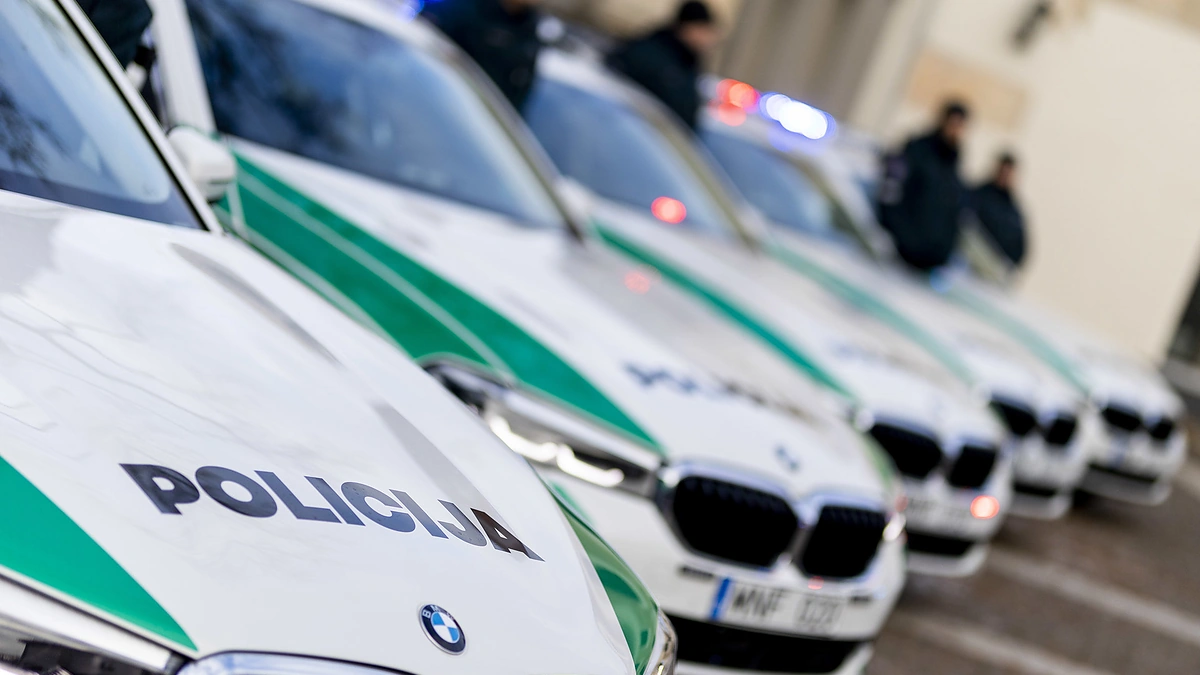 NATO viršūnių susitikimui policijos įsigytų automobilių perdavimo ceremonija / Irmanto Gelūno / BNS nuotr.