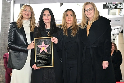 Courteney Cox įteikta žvaigždė Holivudo šlovės alėjoje / AFP/„Scanpix“ nuotr.