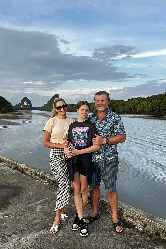 Daina Bosas su vyru Antanu Bosu ir dukra Magdalena Tailande / Asmeninio albumo nuotr.