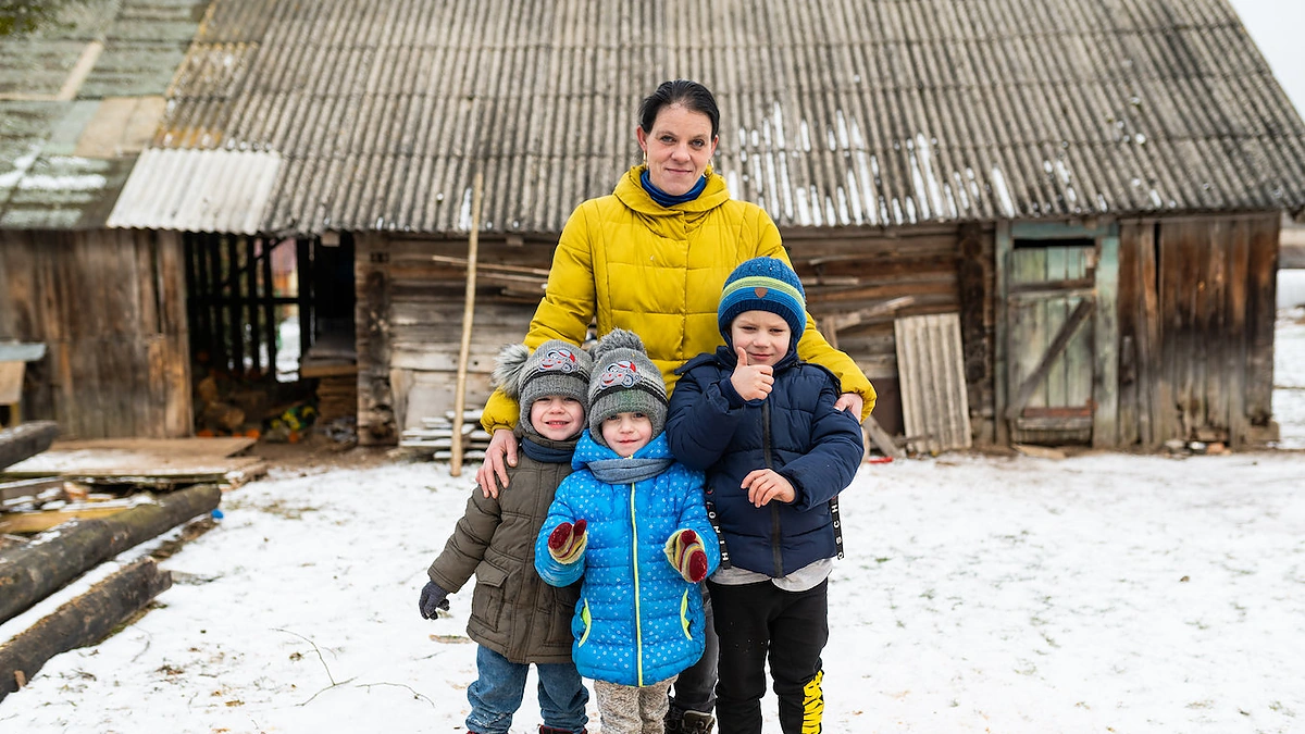 „Gelbėkit vaikus“ istorijos herojė Jurgita su vaikais / LNK nuotr.