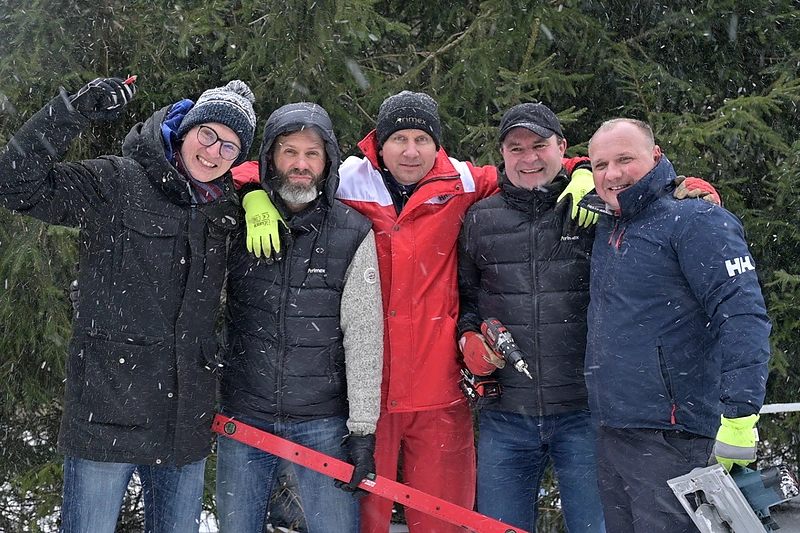 „Gelbėkit vaikus“ istorijos herojei Stasei padėjusi komanda / LNK nuotr.