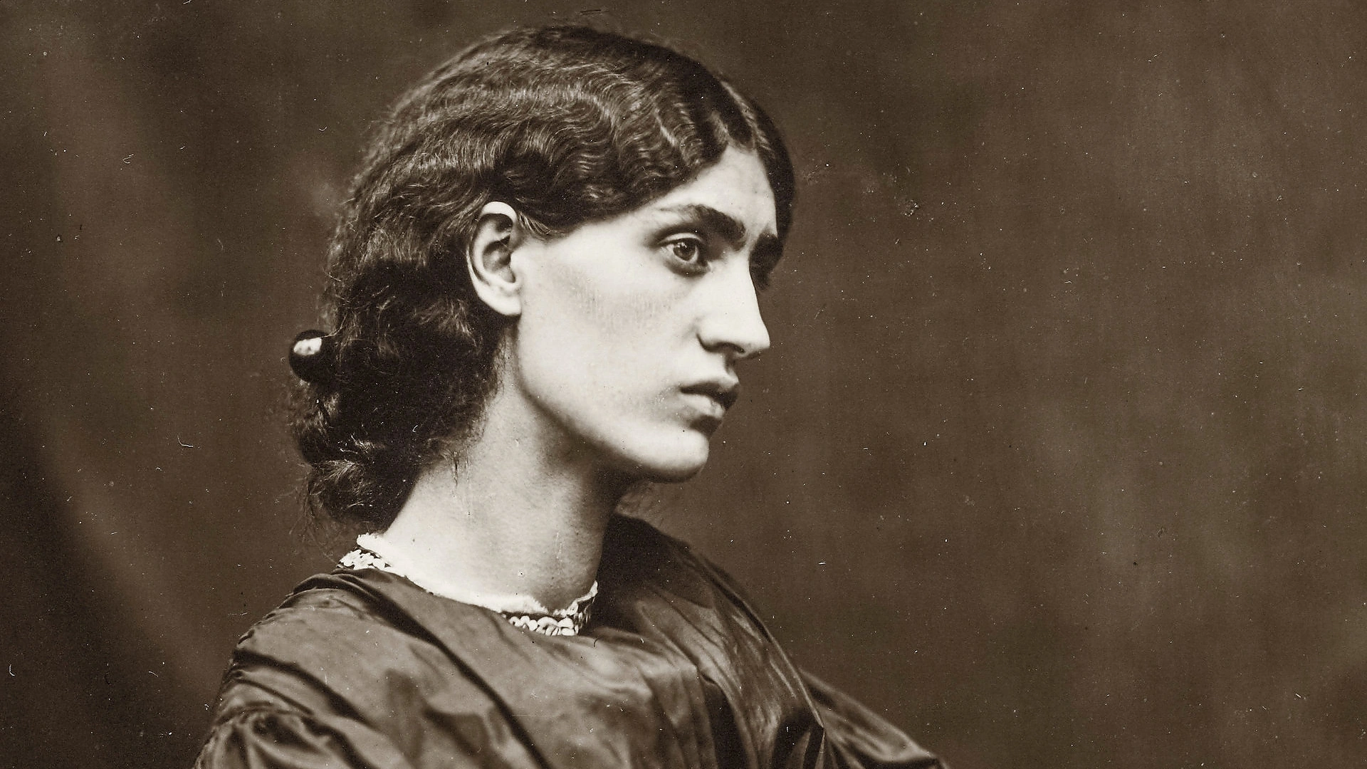 Prerafaelitų mūza ir auksarankė siuvinėtoja Jane Morris, Johno Roberto Parsonso fotografija, 1865-ieji / Vida Press nuotrauka
