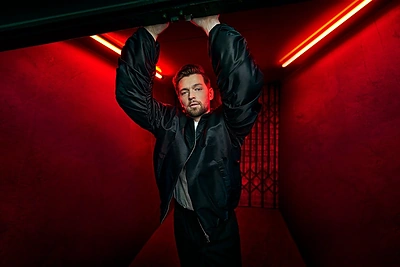 J.Veklenko naują dainą pristato iš Amerikos, kur lanko savo mylimąją: „Velniškai jos pasiilgau“