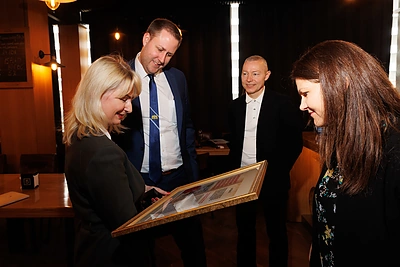 Sutarties pasirašymo akimirkos / Eriko Ovčarenko / BNS nuotr.