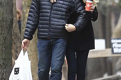 2010-ųjų pabaigoje Taylor ne kartą nufotografuota su devyneriais metais vyresniu aktoriumi Jake’u GYLLENHAALU (42). Apie šį trumpą ryšį užsimenama albumo „Red“ dainoje „All Too Well“ / Vida Press nuotrauka